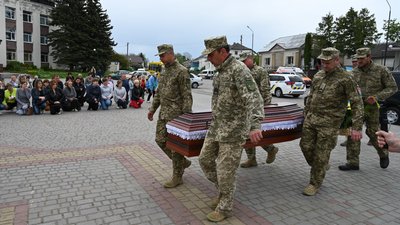 На Тернопільщині в останню дорогу провели бійця Володимира Кантицького На Тернопільщині в останню дорогу провели бійця Володимира Кантицького