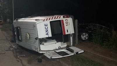 Провадження через ДТП з "швидкою": за кермом легкового авто був чиновник Провадження через ДТП з "швидкою": за кермом легкового авто був чиновник