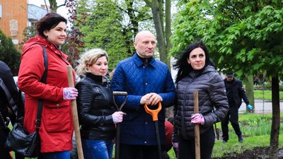У пам’ять про загиблих захисників з Черкас заклали трояндову алею У пам’ять про загиблих захисників з Черкас заклали трояндову алею