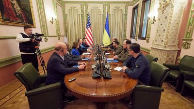 До Києва приїхала спікерка Палати представників Конгресу США Пелосі До Києва приїхала спікерка Палати представників Конгресу США Пелосі