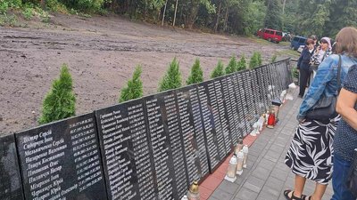 "Пам’ять жива". Імена загиблих на війні кропивничан викарбували на гранітних плитах пантеону на Тернопільщині "Пам’ять жива". Імена загиблих на війні кропивничан викарбували на гранітних плитах пантеону на Тернопільщині