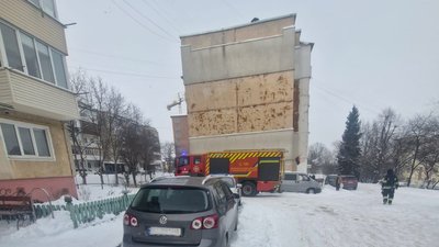 Поліція та рятувальники працюють на місці події у Тернополі