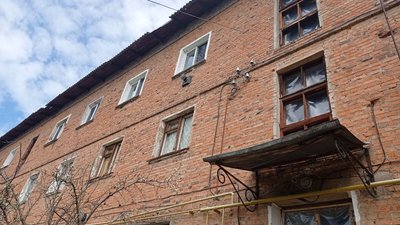 У Лебедині мешканці не можуть повернутися до своїх пошкоджених квартир У Лебедині мешканці не можуть повернутися до своїх пошкоджених квартир