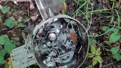 Уламки ракети та пошкоджені дерева виявили у лісовому масиві Романівської громади на Житомирщині