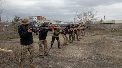 Розминка, тактика, штурм будівлі: в Тернополі тренується "Права молодь" Розминка, тактика, штурм будівлі: в Тернополі тренується "Права молодь"