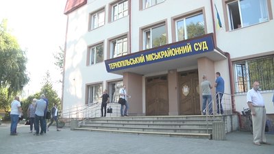 Судові слухання по 20 адмінпротоколах на керівників тернопільських шкіл не відбулися