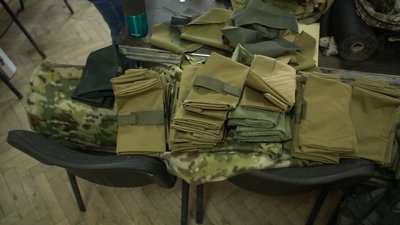 "Відчуття, що ми можемо їм допомогти". Як у Запоріжжі працює волонтерський швейний цех