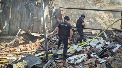 Рятувальники на руїнах будівель, 6 липня 2025 року, Миколаїв Рятувальники на руїнах будівель, 6 липня 2025 року, Миколаїв