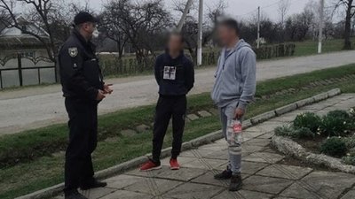 На Прикарпатті під час карантину чоловіки влаштували застілля з підлітками - поліція