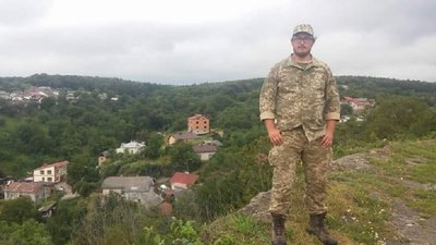 Прикарпатські музейники збирають шеврони бійців Прикарпатські музейники збирають шеврони бійців