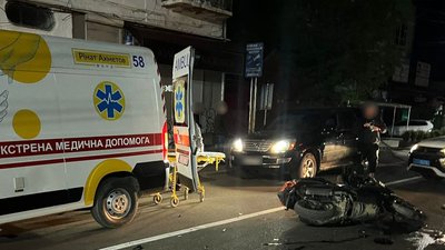 Минулої доби в аваріях на Буковині загинув водій та травмувався мотоцикліст Минулої доби в аваріях на Буковині загинув водій та травмувався мотоцикліст
