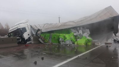 На Житомирщині зіткнулися легковик та вантажівка – загинули троє людей