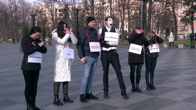 "Тестуйся, лікуйся, живи". У центрі Харкова пройшла акція до Дня боротьби зі СНІДом "Тестуйся, лікуйся, живи". У центрі Харкова пройшла акція до Дня боротьби зі СНІДом