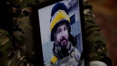 На Чернігівщині попрощалися з двома бійцями, які загинули на сході України На Чернігівщині попрощалися з двома бійцями, які загинули на сході України
