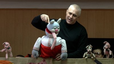 "Пан Коцький" в гуртожитку: рівненські лялькарі організували виставу для дітей переселенців "Пан Коцький" в гуртожитку: рівненські лялькарі організували виставу для дітей переселенців