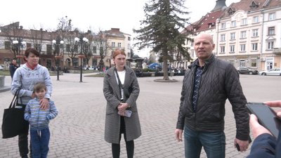 В Івано-Франківську для вимушених переселенців та місцевих жителів провели першу екскурсію В Івано-Франківську для вимушених переселенців та місцевих жителів провели першу екскурсію