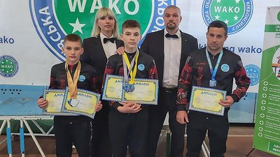 Кікбоксери з Кіровоградщини вибороли шість медалей Всеукраїнських змагань Кікбоксери з Кіровоградщини вибороли шість медалей Всеукраїнських змагань