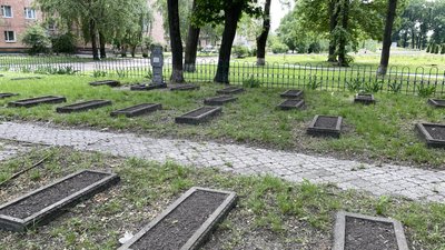 У Хоролі на Полтавщині частина родин полеглих військових проти встановлення Алеї Героїв У Хоролі на Полтавщині частина родин полеглих військових проти встановлення Алеї Героїв