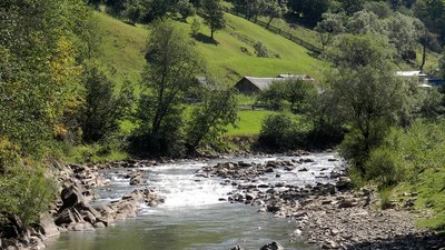 П’яний зсунувся з дороги: у Верховині рятували чоловіка