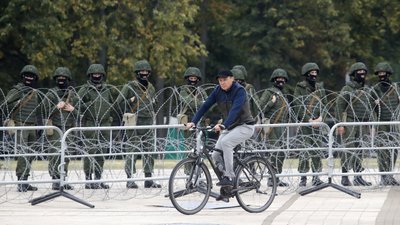 Міноборони Білорусі погрожує протестувальникам армією