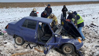 В аварії на Кіровоградщині загинув чоловік. Жінку і двох дітей госпіталізували