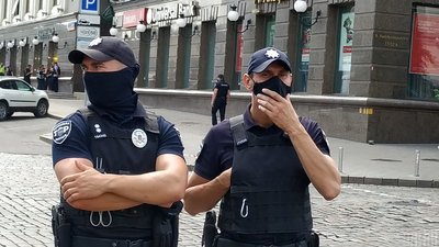 У Києві чоловік погрожує підірвати відділення банку в бізнес-центрі "Леонардо" У Києві чоловік погрожує підірвати відділення банку в бізнес-центрі "Леонардо"