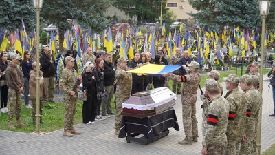 В Ужгороді попрощалися із захисником Сергієм Златєвим В Ужгороді попрощалися із захисником Сергієм Златєвим