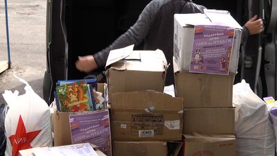 У Житомирі юнацька бібліотека зібрала для дитячої лікарні 800 книг У Житомирі юнацька бібліотека зібрала для дитячої лікарні 800 книг
