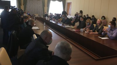 Під Житомирською ОДА наряди поліції – облрада запросила на комісію керівника "Житомиргазу" Під Житомирською ОДА наряди поліції – облрада запросила на комісію керівника "Житомиргазу"