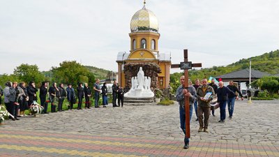 У Мукачеві попрощалися із загиблим захисником Юрієм Годьмашем У Мукачеві попрощалися із загиблим захисником Юрієм Годьмашем