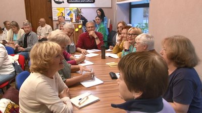 "За кордоном не загубляться": у Черкасах пенсіонери відвідують безоплатні курси англійської мови