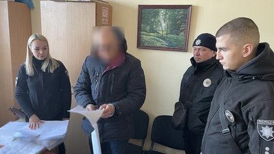 Викрали 1800 доларів, прикраси та антикваріат. У Дніпрі поліція затримала двох підозрюваних у крадіжці