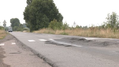 На Рівненщині на дорозі після ремонту утворилися горби