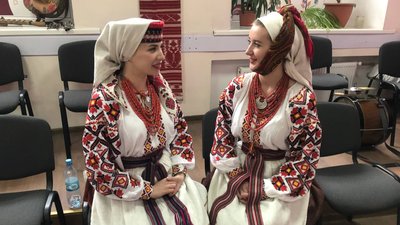 У Житомирі створили ансамбль, котрий виступає в автентичному поліському одязі ХІХ століття У Житомирі створили ансамбль, котрий виступає в автентичному поліському одязі ХІХ століття