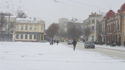 Чистити Кропивницький від снігу почнуть увечері, бо вдень снігоочисні машини заважають руху
