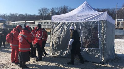 Водохреще в Одесі: містяни занурювалися у море за температури +4 Водохреще в Одесі: містяни занурювалися у море за температури +4