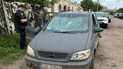 Побита місцевими жителями автівка військових ТЦК та СП у Сахновщині на Харківщині