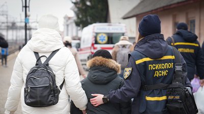 На Закарпаття евакуаційним потягом приїхали родини з Дніпропетровщини та Запоріжжя