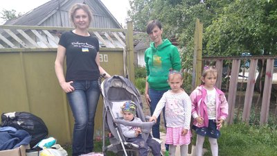 Історія одного волонтерства: як житомирська вчителька допомагає родині випускниці школи Історія одного волонтерства: як житомирська вчителька допомагає родині випускниці школи