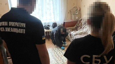 Правоохоронці затримали жінку на хабарі, Хмельницький