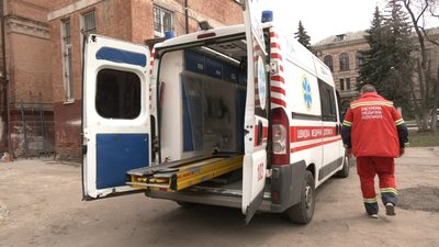 Чотири години у швидкій: у Харкові пацієнтку з COVID не брали до лікарні Чотири години у швидкій: у Харкові пацієнтку з COVID не брали до лікарні