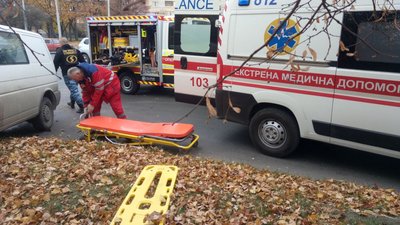 У Харкові зіштовхнулися автівки: водія вирізали з машини рятувальники У Харкові зіштовхнулися автівки: водія вирізали з машини рятувальники
