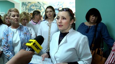 Працівники Житомирської міської дитячої лікарні виступають проти скорочення персоналу та зменшення зарплати Працівники Житомирської міської дитячої лікарні виступають проти скорочення персоналу та зменшення зарплати