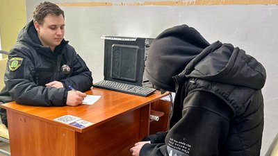 Чоловік, який, за версією поліції, збував психотропи в Ізюмі