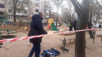 Чоловіка, який кинув гранати у квартиру і підірвався, затримали