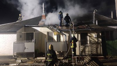 Обігрівався буржуйкою: у Білій Церкві чоловік ледь не згорів у пожежі