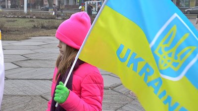 У Полтаві розгорнули 10-метровий стяг У Полтаві розгорнули 10-метровий стяг