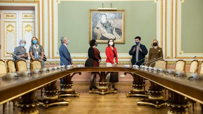 У Маріїнському палаці в Києві з'явилися двомовні аудіогіди У Маріїнському палаці в Києві з'явилися двомовні аудіогіди