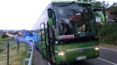 На Закарпатті сталася ДТП за участі рейсового автобуса. Загинув пішохід
