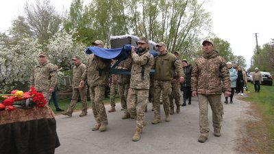 Прощання із загиблим Олександром Зеленським у Куликівці на Чернігівщині 16 квітня 2024 року Прощання із загиблим Олександром Зеленським у Куликівці на Чернігівщині 16 квітня 2024 року